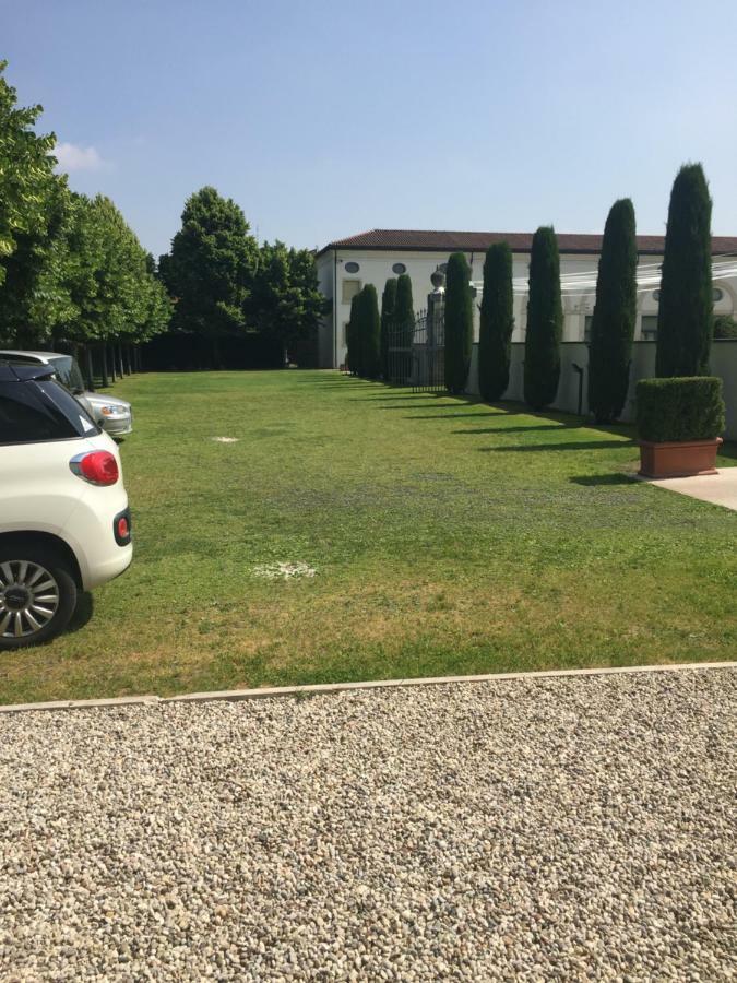 Villa Vecelli Cavriani Mozzecane Exteriör bild
